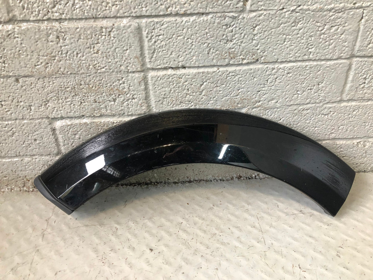 Discovery 4 Arch Trim Off Side Rear Quarter Santorini Black 2009 to 2016 K30095