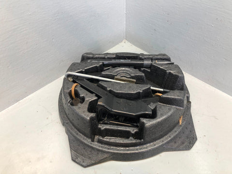 Freelander 2 Scissor Jack with Handle in Housing Brace Land Rover R21105