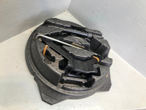 Freelander 2 Scissor Jack with Handle in Housing Brace Land Rover R21105