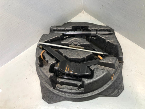 Freelander 2 Scissor Jack with Handle in Housing Brace Land Rover R21105