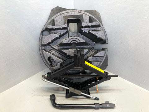 Freelander 2 Scissor Jack with Handle in Housing Brace Land Rover R21105