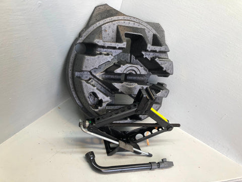 Freelander 2 Scissor Jack with Handle in Housing Brace Land Rover R21105