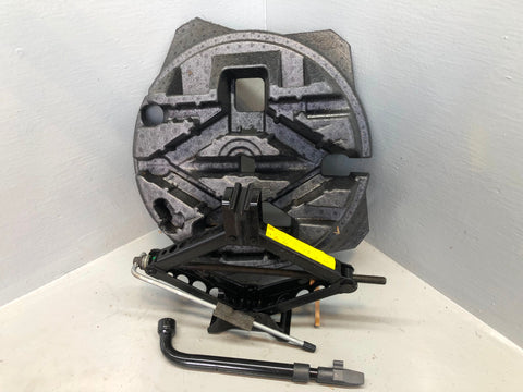 Freelander 2 Scissor Jack with Handle in Housing Brace Land Rover R21105