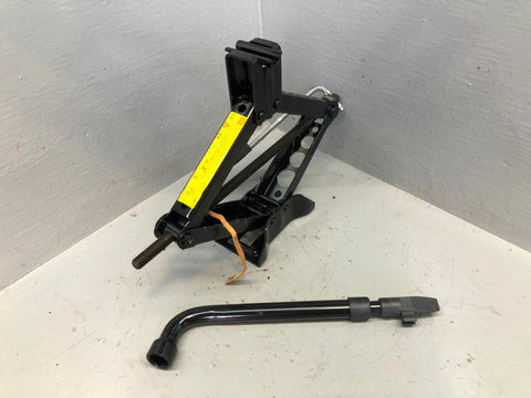 Freelander 2 Scissor Jack with Handle in Housing Brace Land Rover R21105
