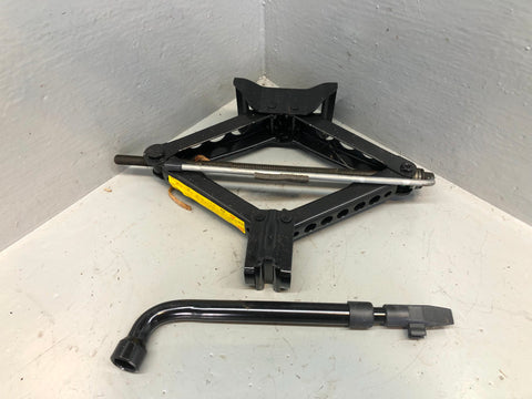 Freelander 2 Scissor Jack with Handle in Housing Brace Land Rover R21105