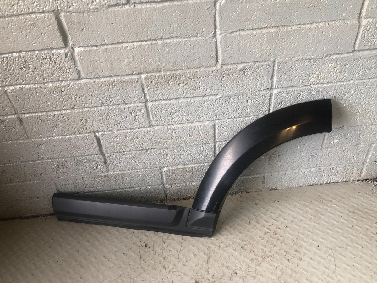Discovery 4 Door Arch Trim Near Side Rear Santorini Black Land Rover