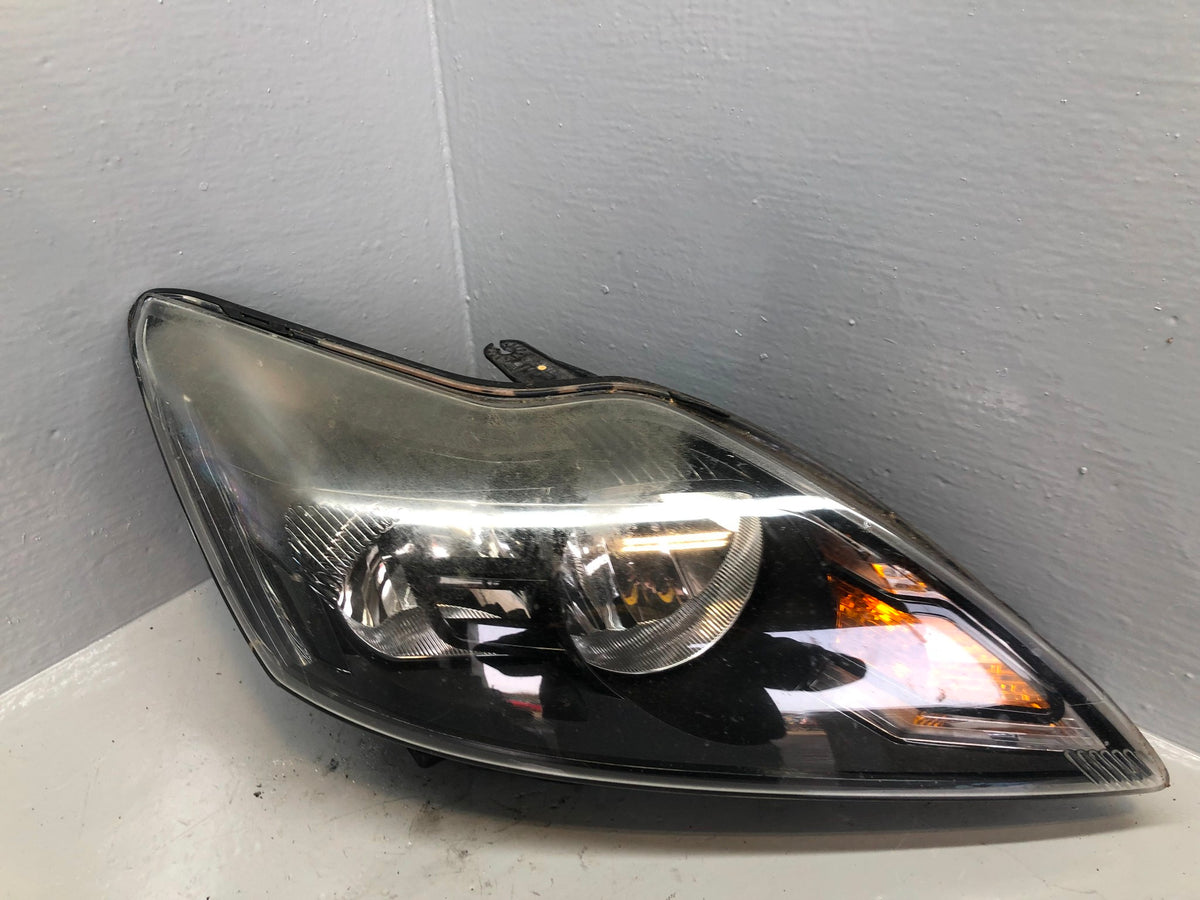 Ford Focus Headlight Off Side Halogen MK2.5 8M51 13W029 DE 2008 to 2011