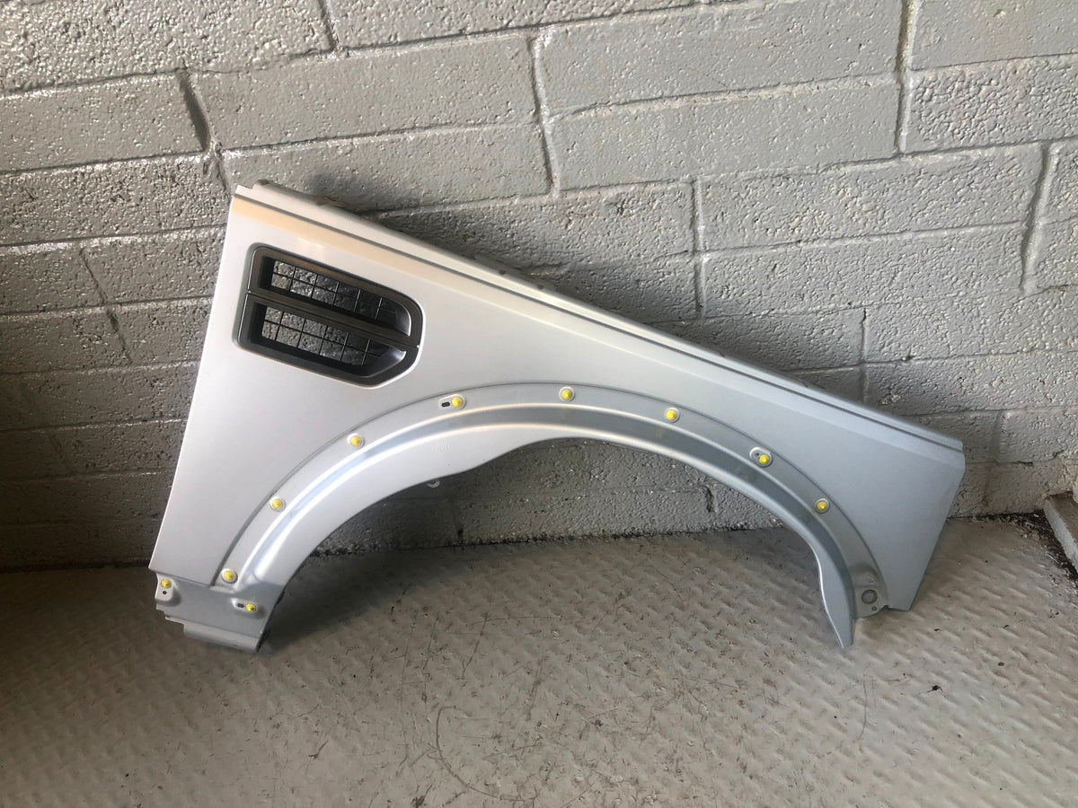 Discovery 3 Wing Off Side Front Zermatt Silver Land Rover 2004 to 2009 D15046