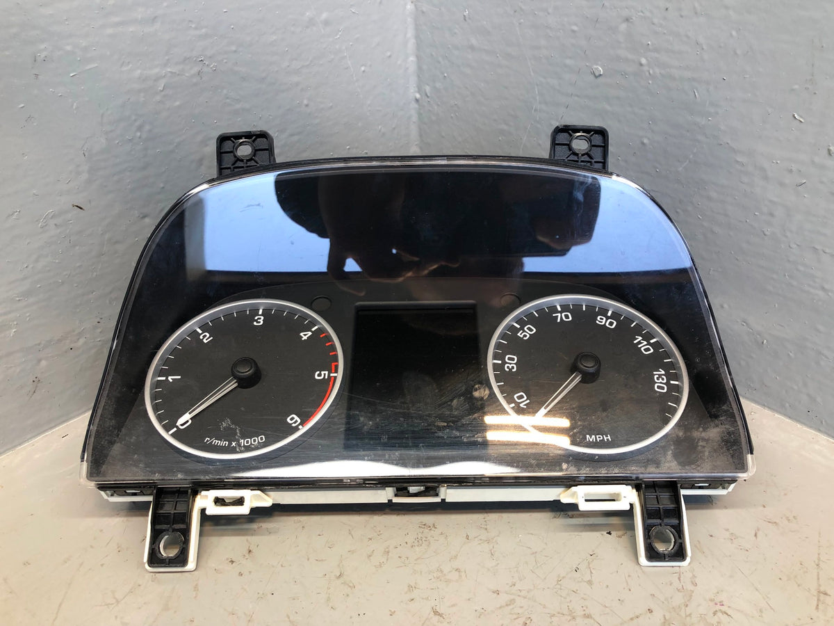 Discovery 4 Instrument Cluster 3.0 TDV6 AH22-10849-DJ Land Rover 2009 to 2013