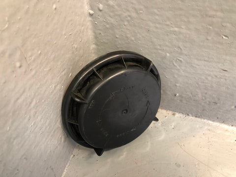 Range Rover Sport Headlight Bulb Cap for Xenon Hella 147353-00 2005 to 2009