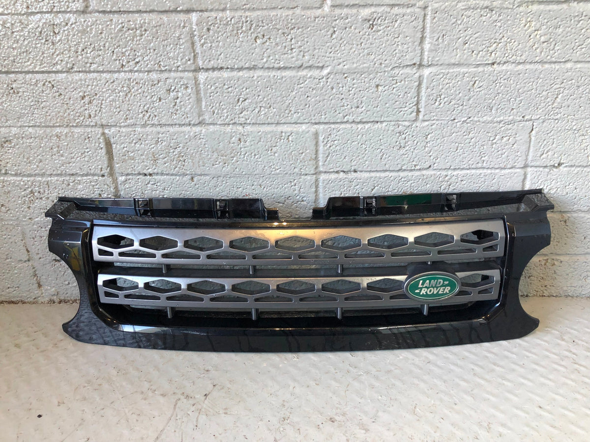Discovery 4 Grille Front Santorini Black Land Rover 2009 to 2016 L17036