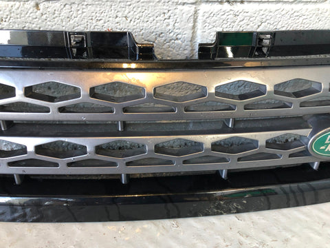 Discovery 4 Grille Front Santorini Black Land Rover 2009 to 2016 L17036