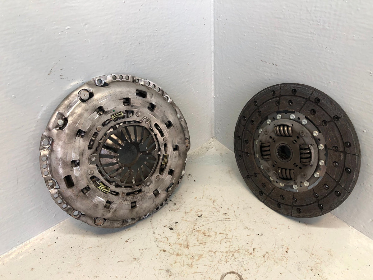 Discovery 3 Clutch Friction and Pressure Plate  2.7 TDV6 2004 to 2009 K05036
