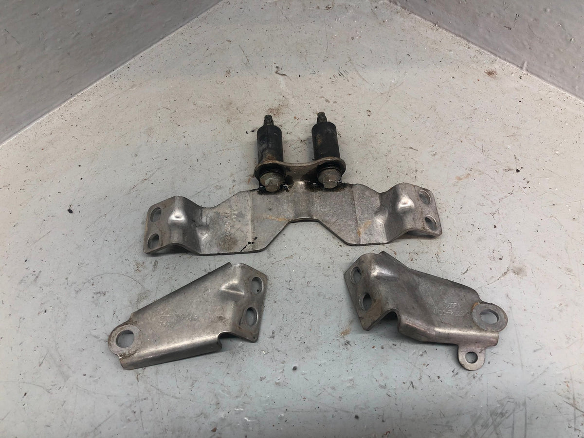 Exhaust Crossover Link Pipe Bracket Discovery 3 Range Rover Sport Auto D15046