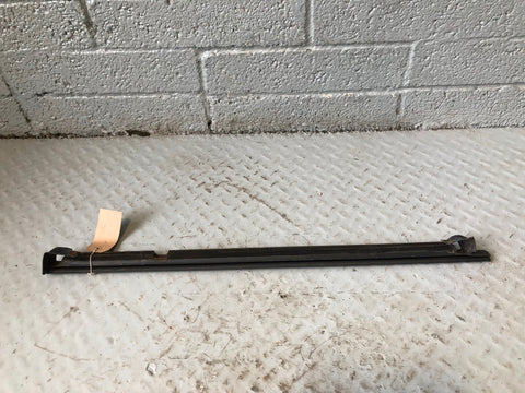 Discovery 2 Weather Strip Seal Near Side Rear Window Trim Land Rover