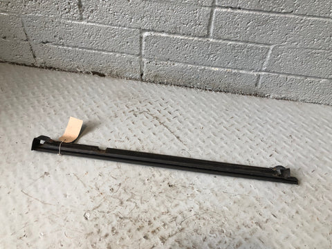 Discovery 2 Weather Strip Seal Near Side Rear Window Trim Land Rover