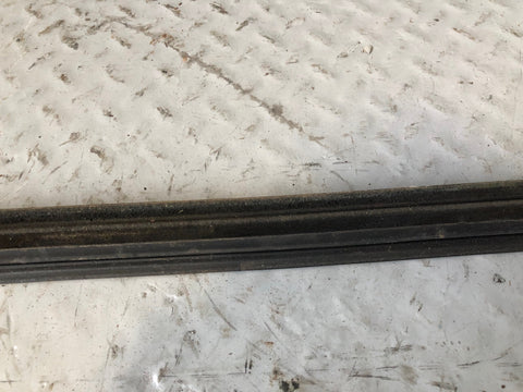 Discovery 2 Weather Strip Seal Near Side Front Window Trim Land Rover