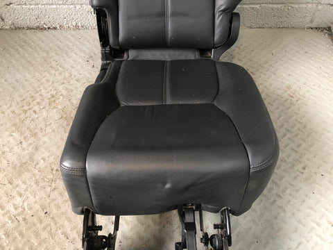 Discovery 4 Seats Leather Electric x 5 in Black Land Rover 2009 to 2014 D27056