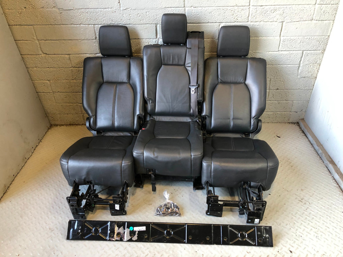 Discovery 4 Seats Rear 2nd Second Row in Black Land Rover 2009 to 2016 L17036