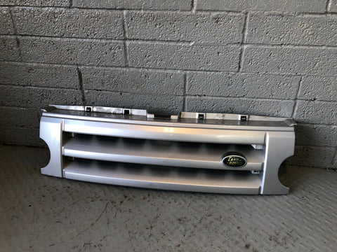 Discovery 3 Grille Front Zambesi Silver Land Rover 2004 to 2009 D17036