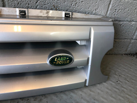 Discovery 3 Grille Front Zambesi Silver Land Rover 2004 to 2009 D17036