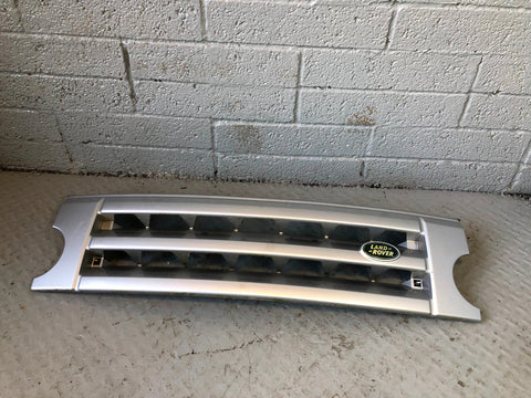 Discovery 3 Grille Front Zambesi Silver Land Rover 2004 to 2009 D17036