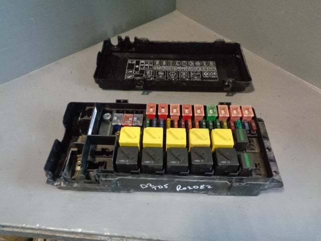 Discovery 2 Fuse Box and Cover Engine Bay YQE000300 Land