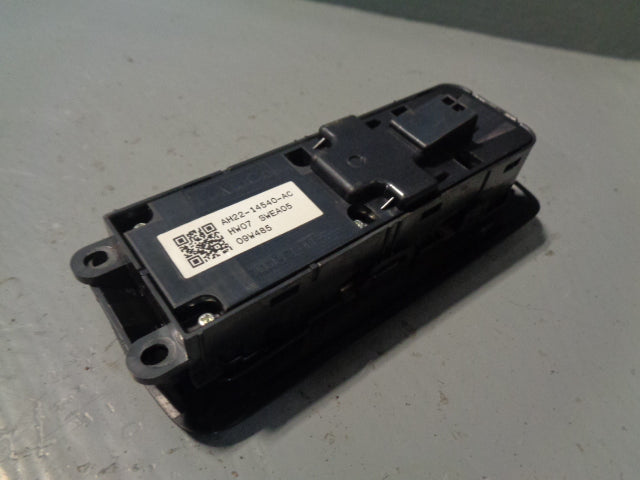 Discovery 4 Drivers Master Off Side Window Switch with Trim