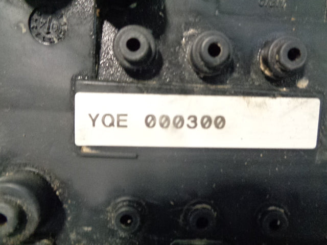 Discovery 2 Fuse Box and Cover Engine Bay YQE000300 Land