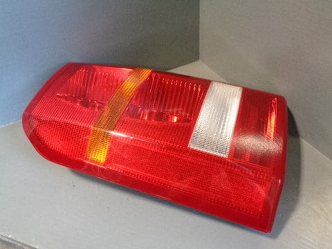 Discovery 3 Tail Light Cluster Near Side Rear XFB000573 2004