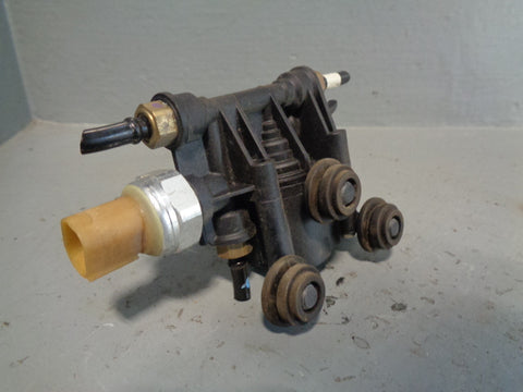 Tank Suspension Relief Valve Block RVH000046 Discovery 3 & 4