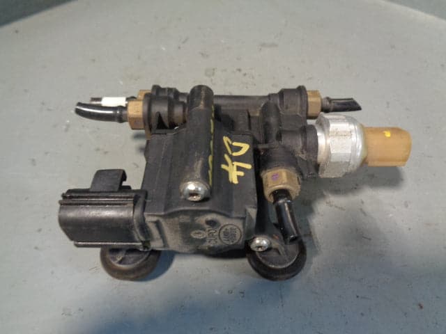 Tank Suspension Relief Valve Block RVH000046 Discovery 3 & 4