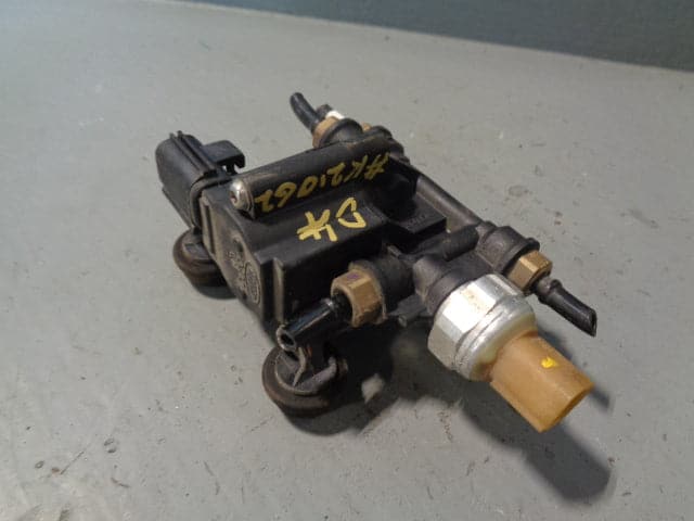 Tank Suspension Relief Valve Block RVH000046 Discovery 3 & 4