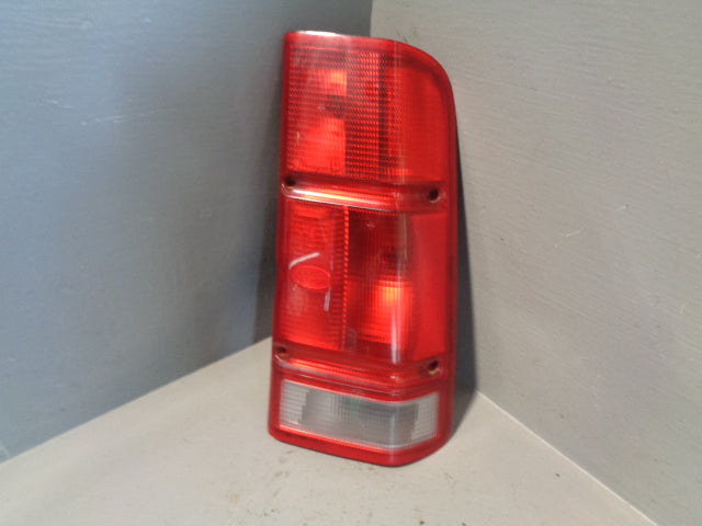Discovery 2 Rear Tail Light Cluster Upper Pre-Facelift Off