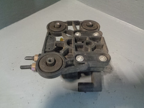 Range Rover L322 Air Suspension Valve Block Front Crossover