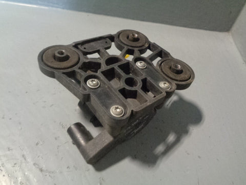 Range Rover L322 Air Suspension Valve Block Front Crossover