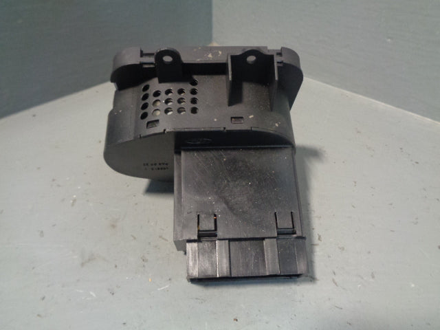 thumbnail image 2 of Land Rover Discovery 3 / Range Rover Sport Headlight Switch - YUD501480PVJ (Used, Good Condition) 2 of 5