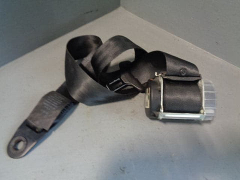 Discovery 3 Seat Belt Centre Rear in Black Land Rover 2004