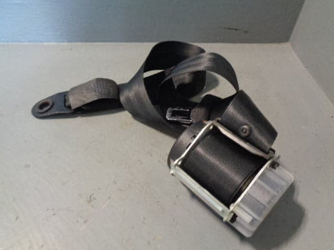 Discovery 3 Seat Belt Centre Rear in Black Land Rover 2004