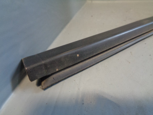 Right Rear Window Weather Strip Trim For Range Rover Sport L320 2005-2012 – OEM Used, Clip-On