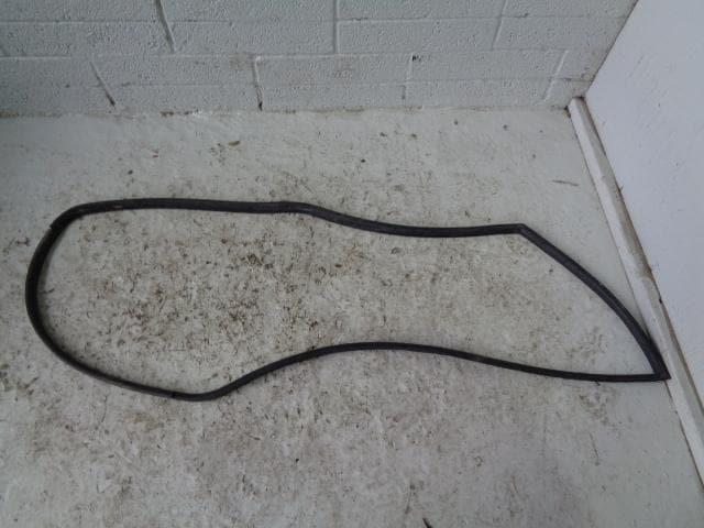 Discovery 2 Door Rubber Seal Near Side Front NSF Land Rover