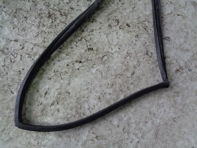 Discovery 2 Door Rubber Seal Near Side Front NSF Land Rover