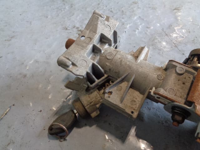 BMW X3 E83 Upper Steering Column with Ignition Barrel 2003