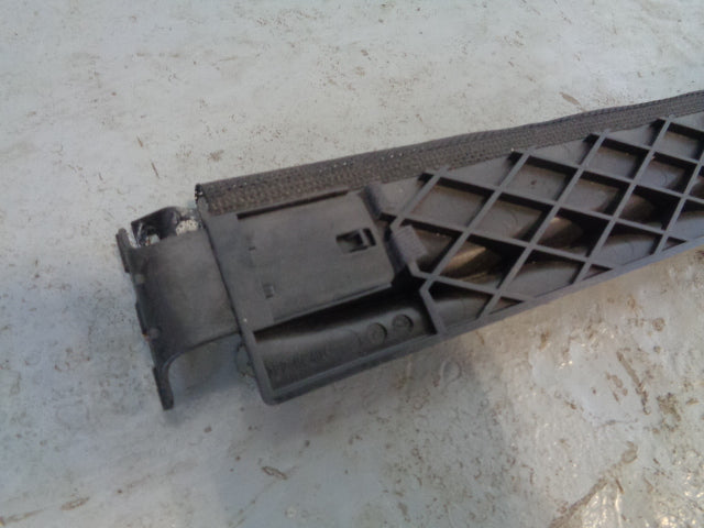 Discovery 4 Panoramic Sunroof Blind Centre Rear Land Rover