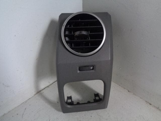 Discovery 3 Drivers Air Vent And Housing Dashboard Off Side