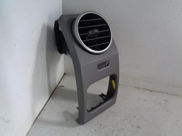 Discovery 3 Drivers Air Vent And Housing Dashboard Off Side