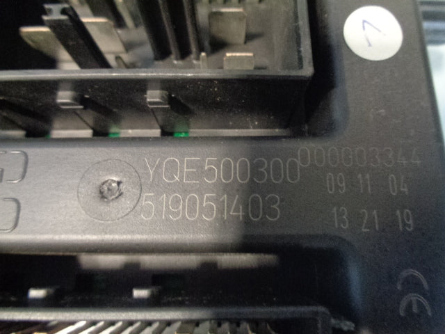 Fuse Box Body Control YQE500300 Land Rover Discovery 3