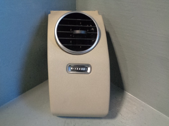 Discovery 4 Heater Air Vent Near Side Outer with Trim Beige