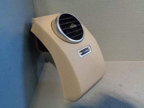 Discovery 4 Heater Air Vent Near Side Outer with Trim Beige