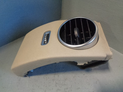 Discovery 4 Heater Air Vent Near Side Outer with Trim Beige
